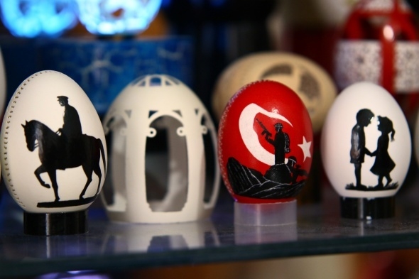 Yumurtanın içine dünyayı sığdırıyor 8