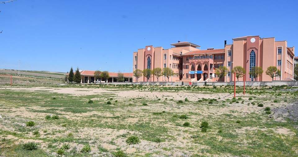 Balışeyh’e sentetik çim saha