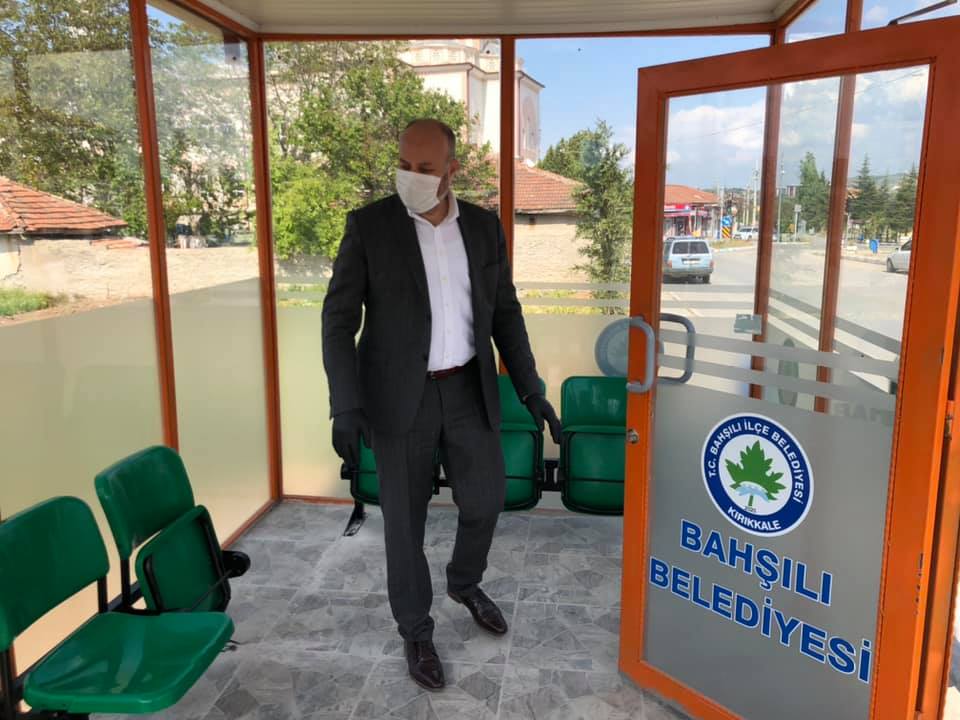Durak koltukları yenilendi