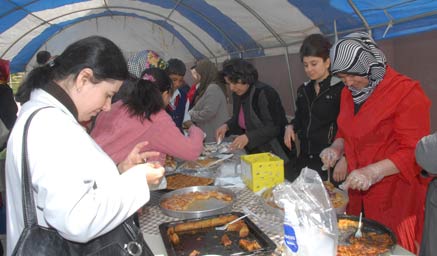 Öğrenci velilerinden kermes
