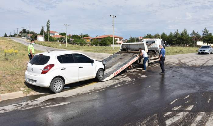 Dolmuş ile otomobil çarpıştı: 4 yaralı