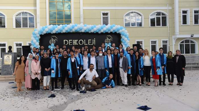DEK Koleji’nde renkli mezuniyet