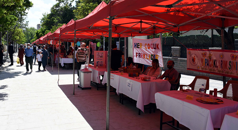 Öğretmenler, öğrenciler için hazırladıkları projeleriyle yarıştı