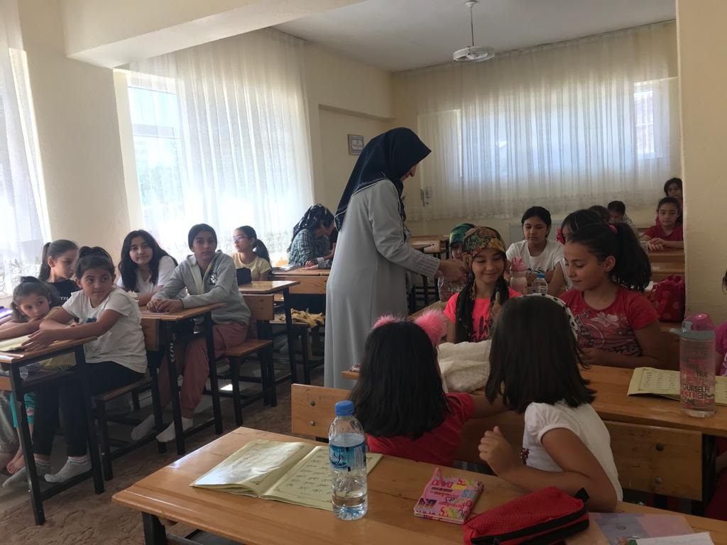 HAYDİ KOŞ GEL CAMİLER SENİNLE GÜZEL