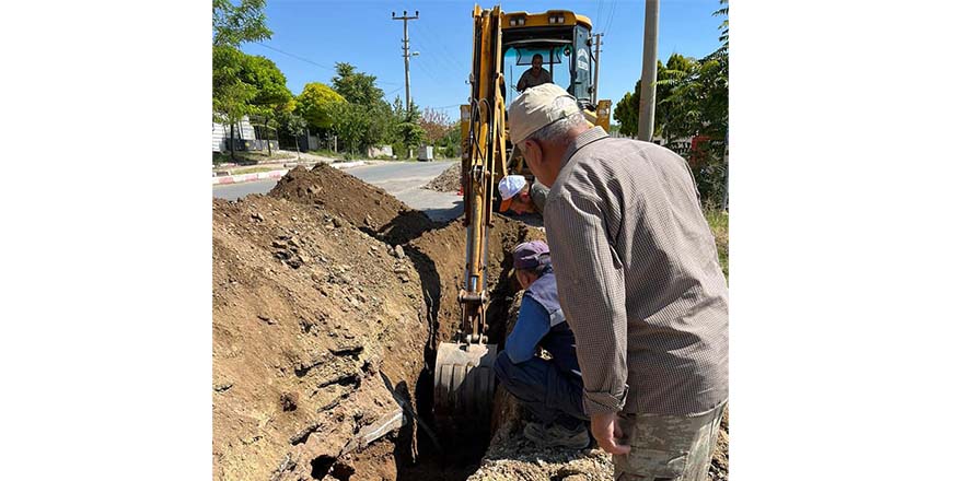 SU HATTI YENİLENME ÇALIŞMASINDA 400 METRE MESAFE YOL KAT EDİLDİ