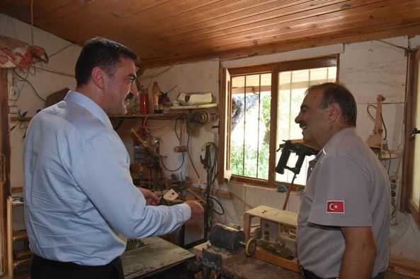 “EL SANATLARI USTASI ELLERİYLE ADETA AĞACA CAN VERİYOR”
