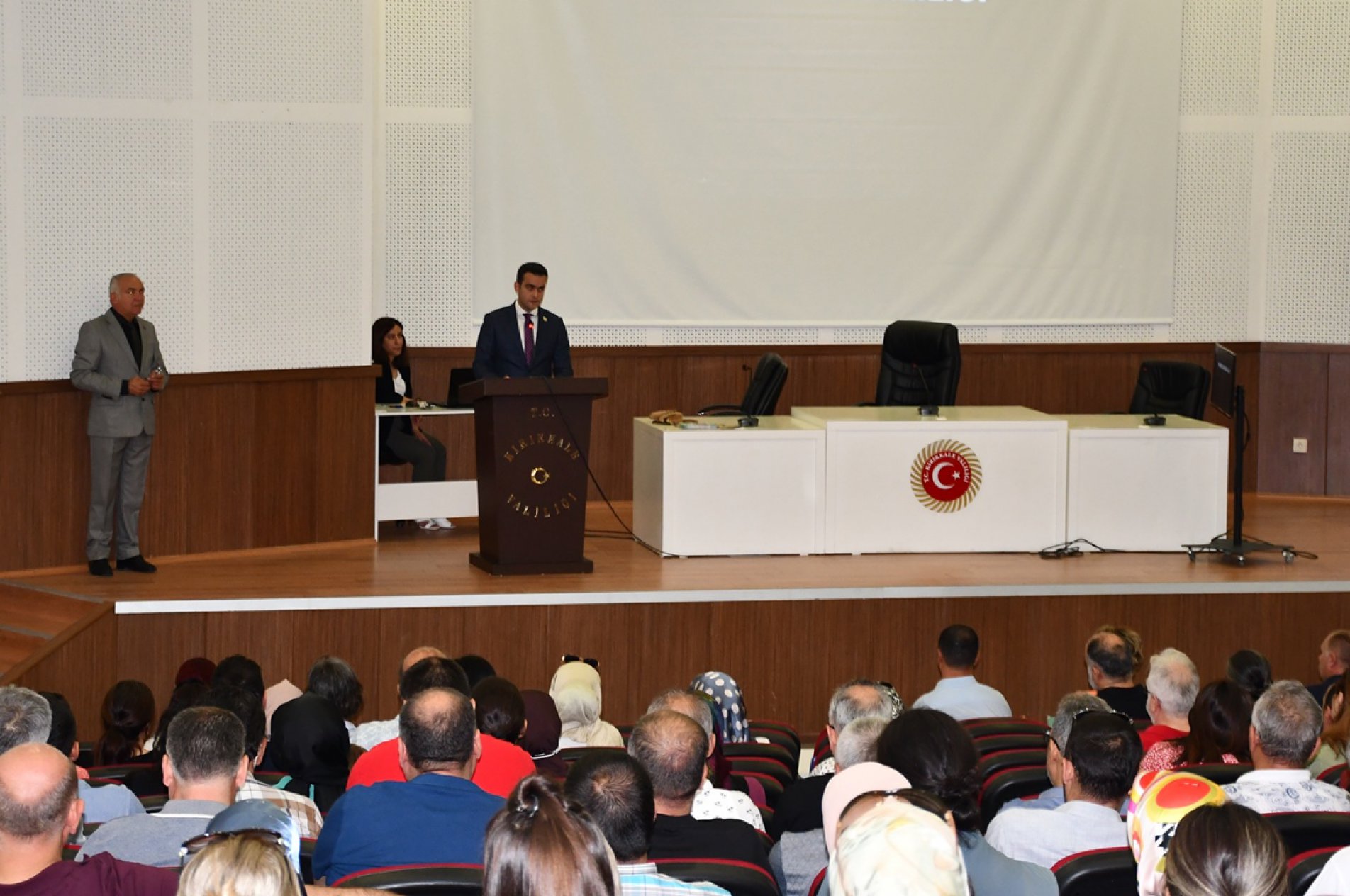 ÖĞRETMENLER MADDE BAĞIMLILIĞI KONUSUNDA BİLGİLENDİRİLDİ