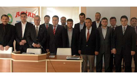 AGİAD köprü vazifesi yapıyor