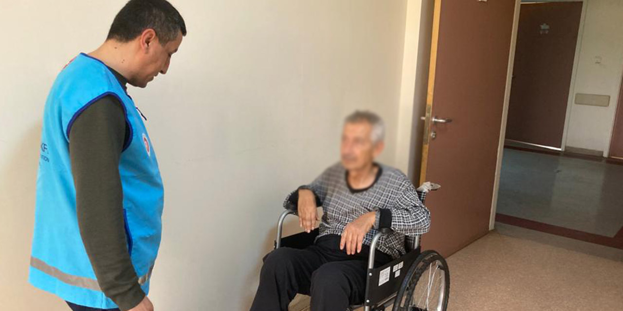 Müftülük engelli vatandaşa tekerlekli sandalye hediye etti