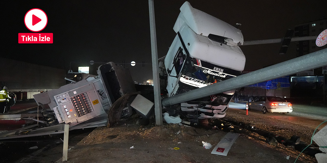 Yahşihan'da trafo yüklü tır devrildi; Aydınlatma direği faciayı önledi