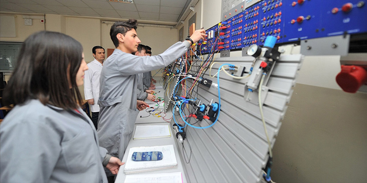 9'uncu sınıf öğrencilerine burs imkanı