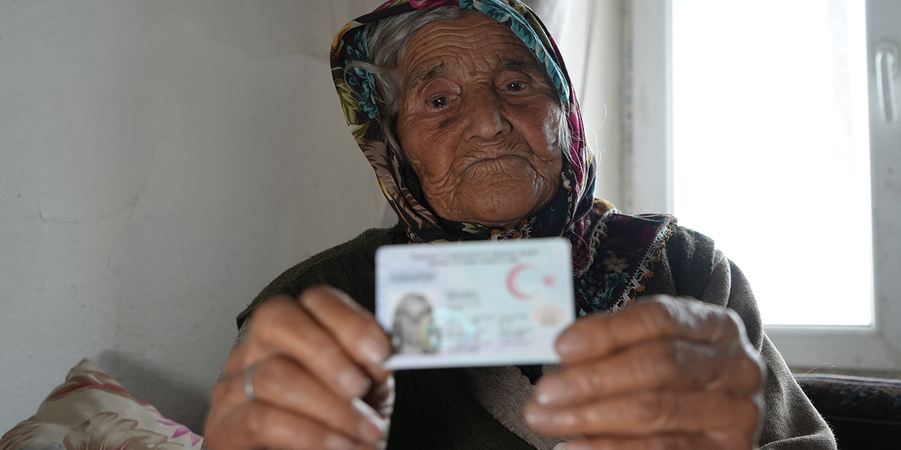 Türkiye'nin en yaşlı insanı olan 117 yaşındaki Arzu nine, Kırıkkale'de yaşıyor