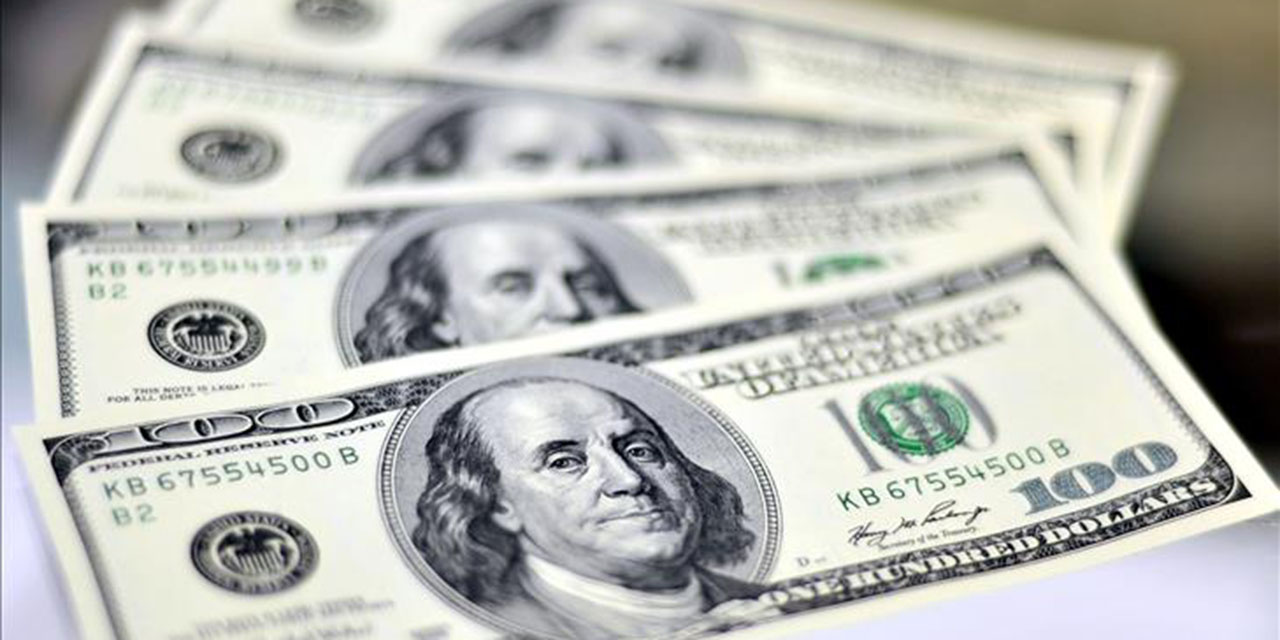Dolar rekor kırmaya devam ediyor