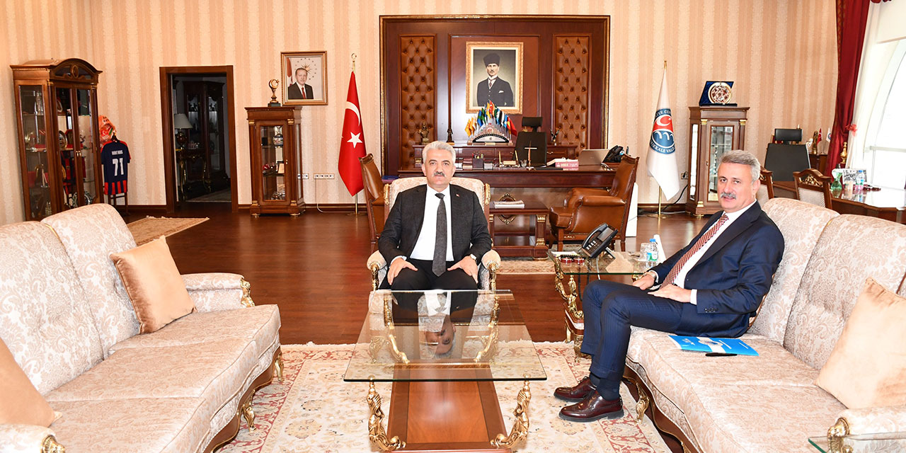 Yahşihan Belediye Başkanı Ahmet Sungur, Vali Mehmet Makas'ı ziyaret etti