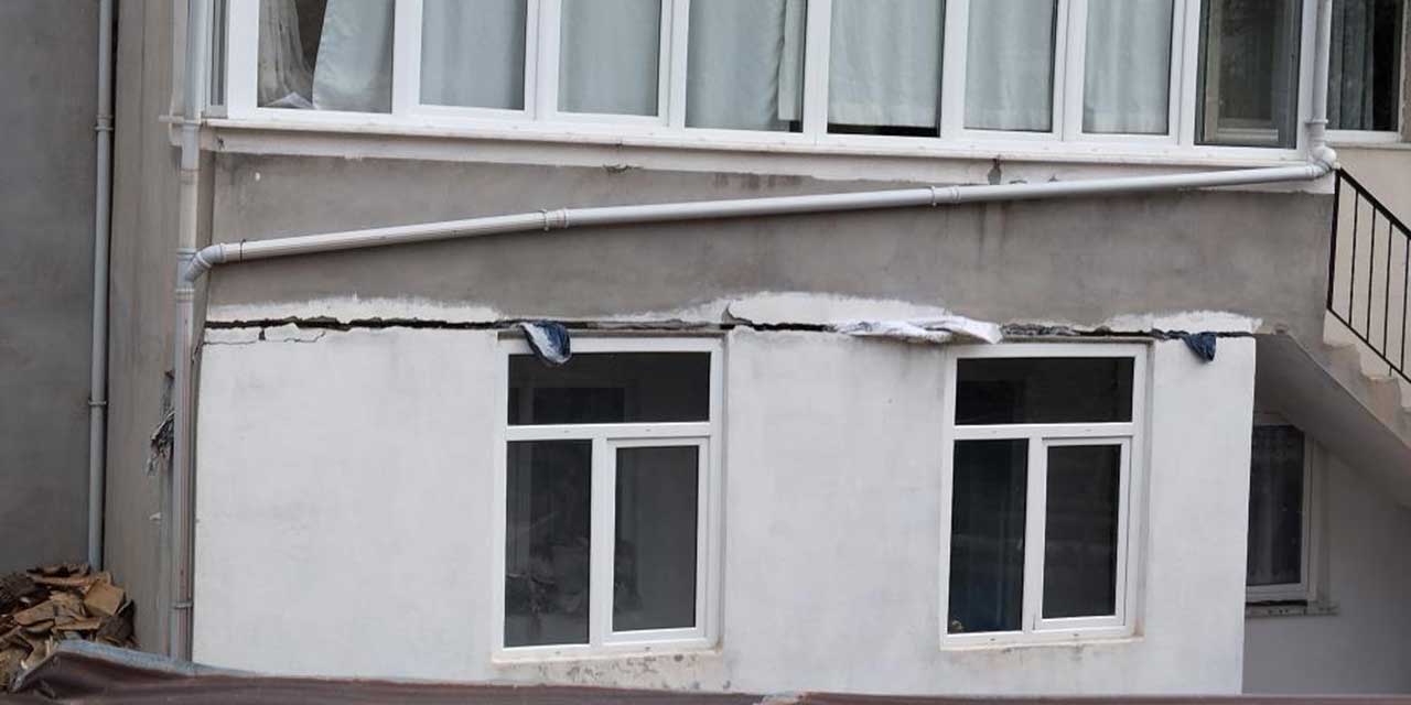 Sivas'ta meydana gelen heyelanda evlerde hasar oluştu