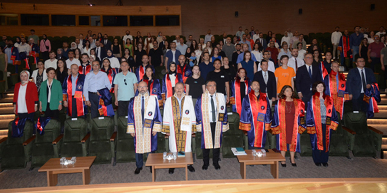 Kırıkkale Üniversitesi'ne yeni atanan Akademisyenlere cübbe giydirme töreni düzenlendi
