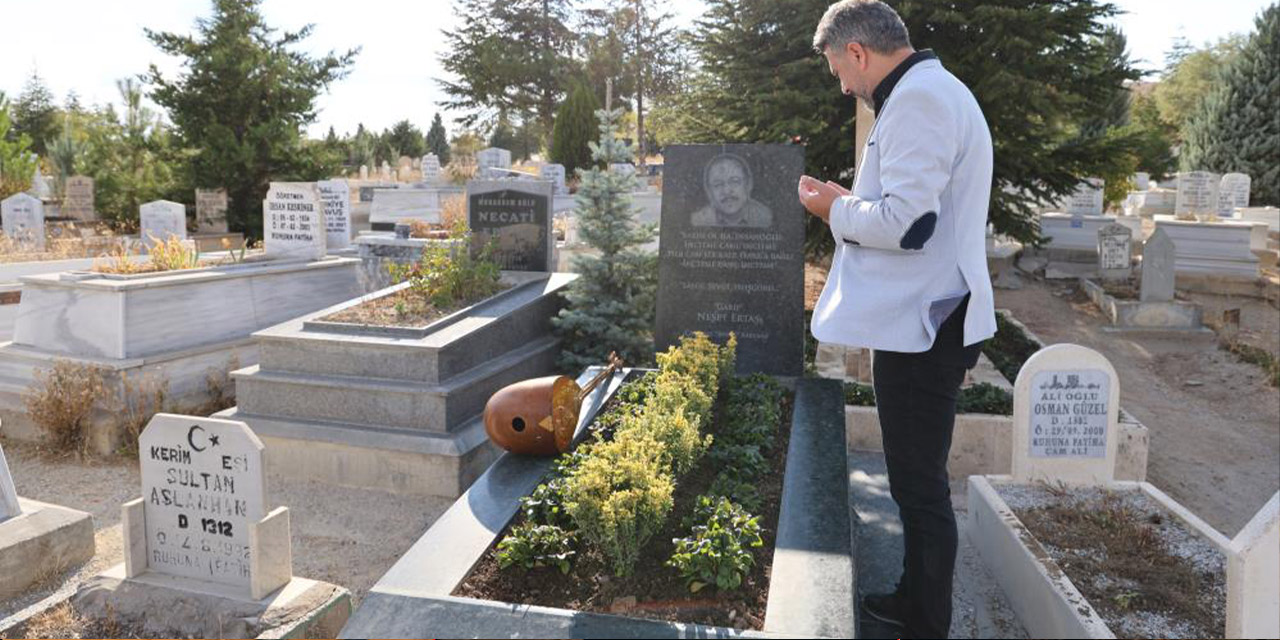 Neşet Ertaş’ın hatırasını 27 yıldır yaşatıyor