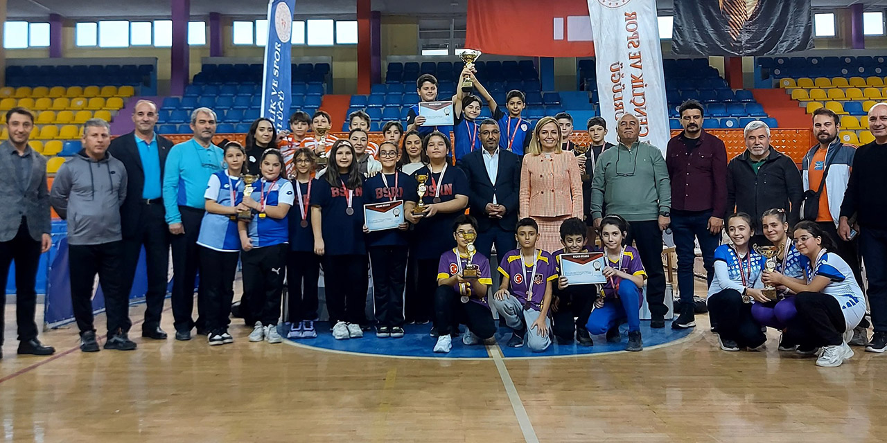 Kırıkkale’de yetenekli tenisçilere ödül verildi