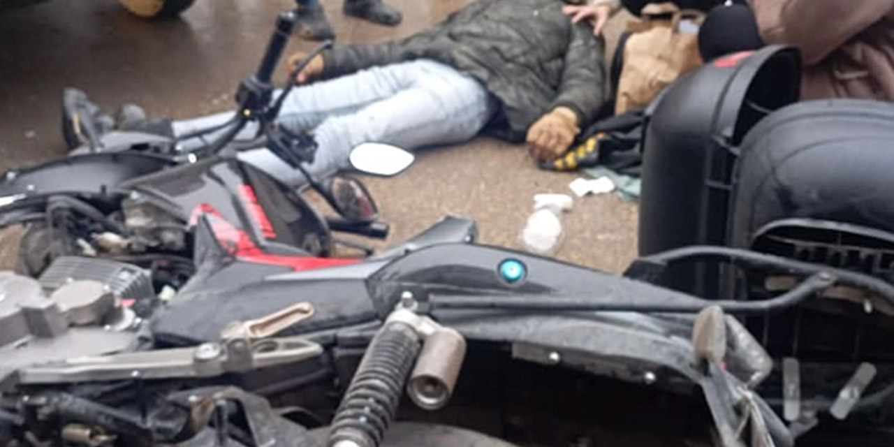 Dörtyolda motosikletle araç birbirine girdi