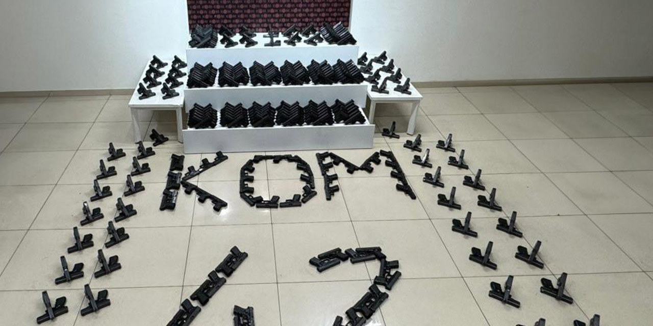 Cephanelik gibi evden 400 tabanca çıktı: Baba ve oğlu tutuklandı