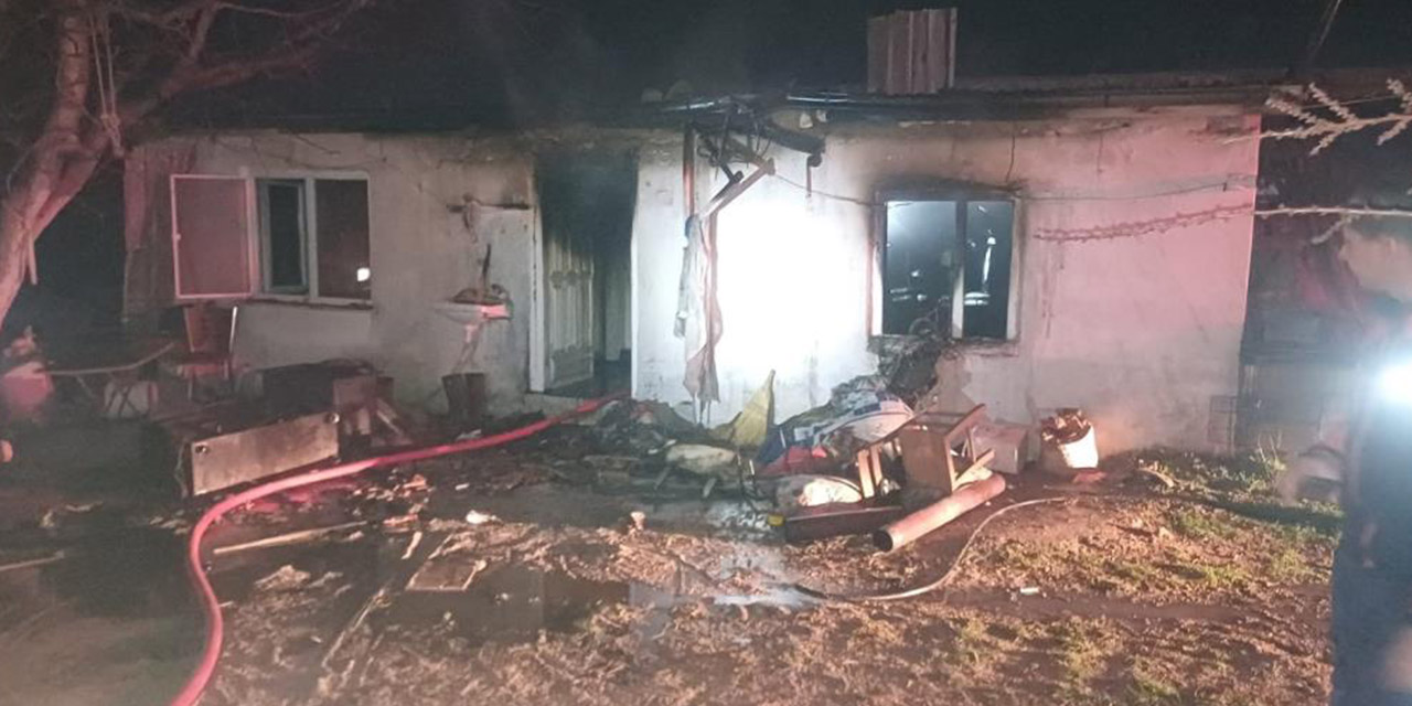 Karaman'da sobadan sıçrayan kıvılcım evi yaktı