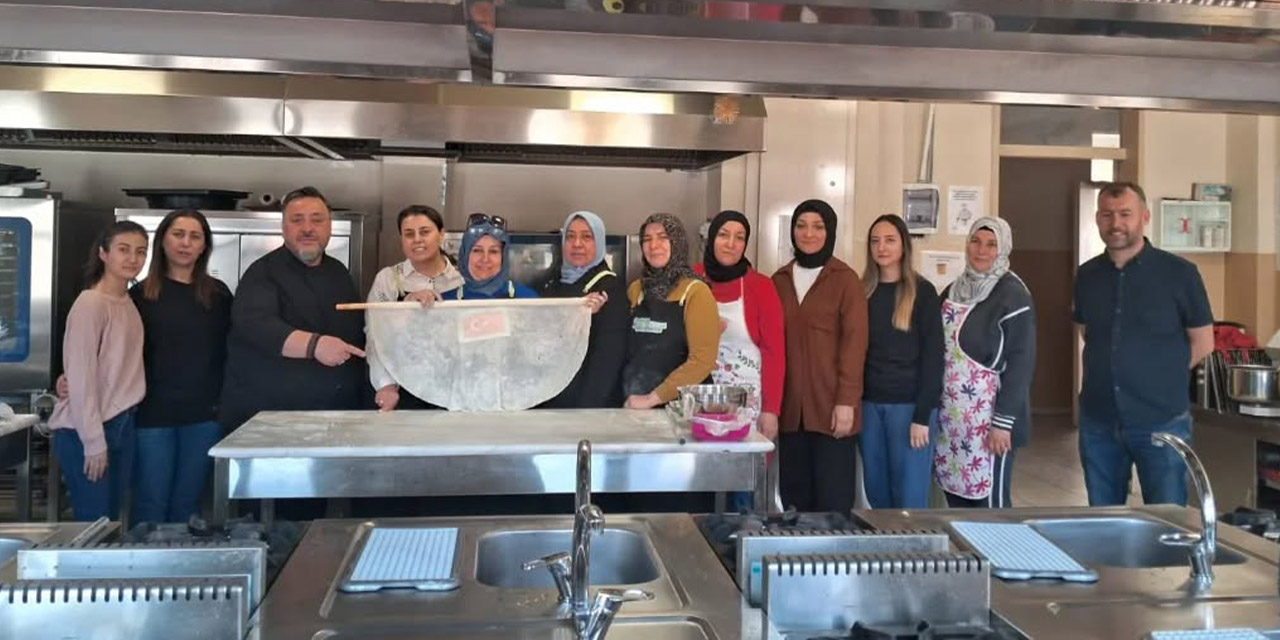 Kırıkkale’de usta şefler aşçı çıraklarına miras bırakıyor: Sarığıburma Tatlısı