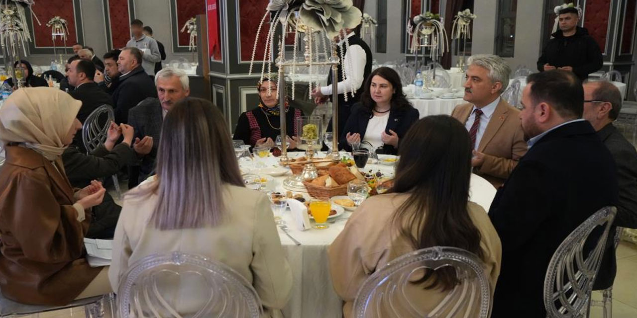 Kırıkkale Valisi Makas ve eşi, koruyucu ailelerle iftar sofrasında buluştu