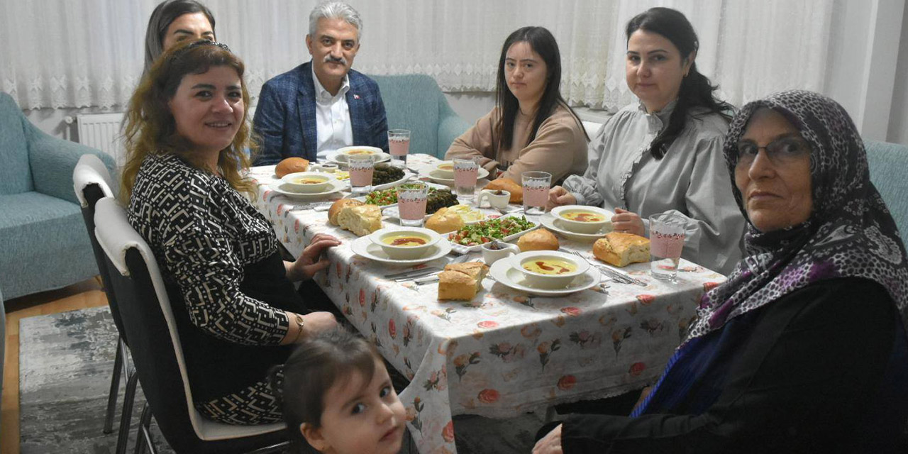 Vali Makas, Şehit Polis Memuru Yüksel Arslan’ın ailesiyle iftar yaptı