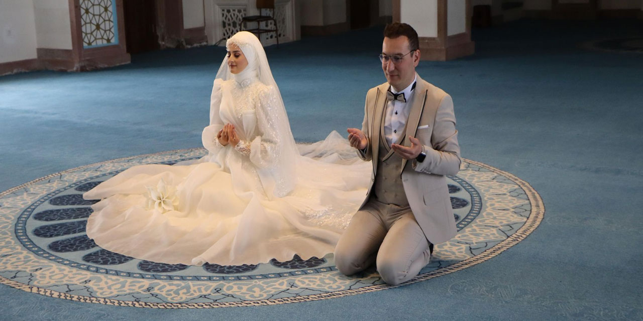 Yeni evli çift, Kırıkkale’deki Külliye’yi ziyaret etti