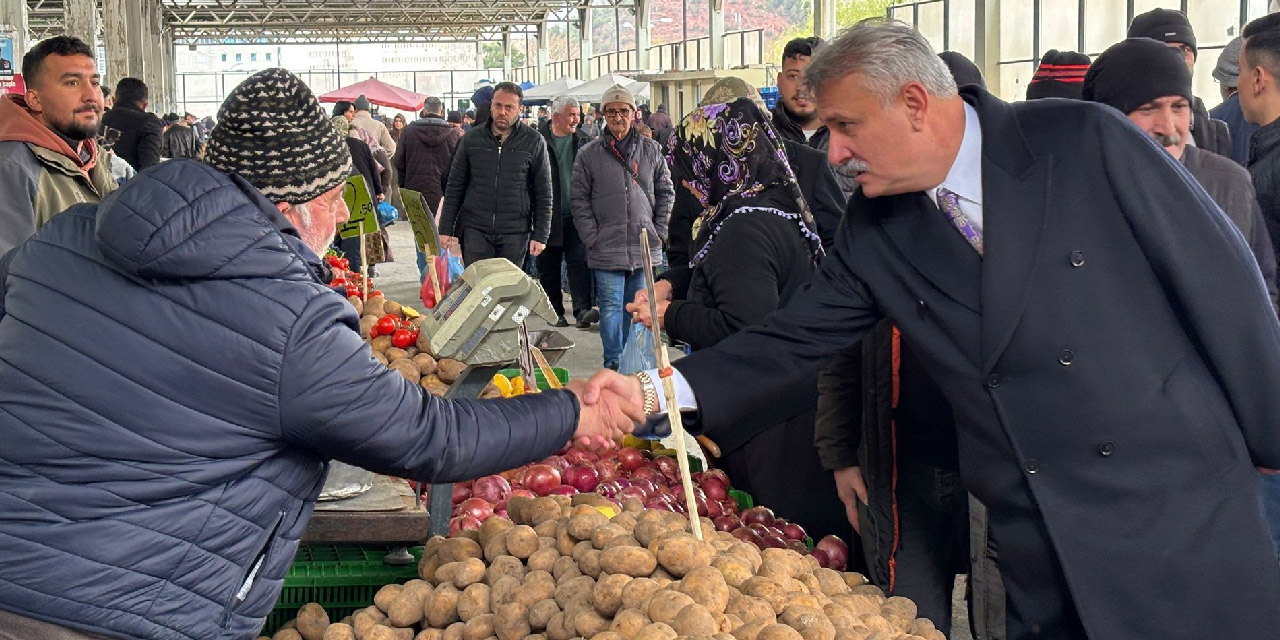 Kırıkkale Yahşihan Belediye Başkanı Ahmet Sungur'dan pazar ziyareti