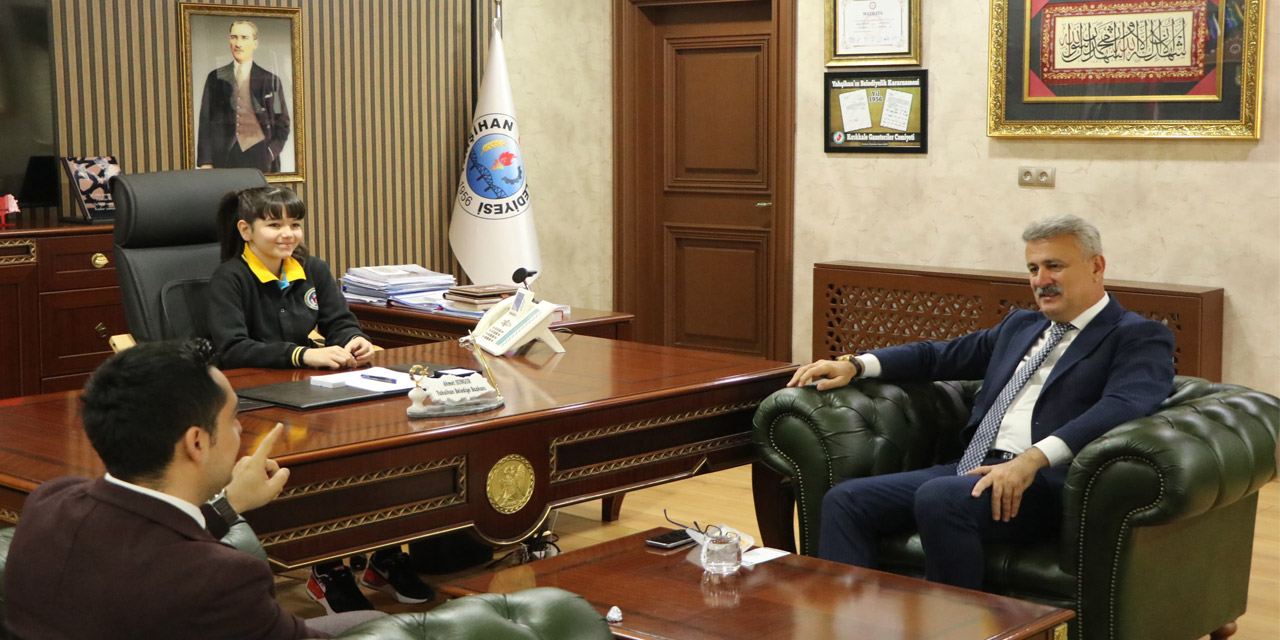 Minik Başkan tarih yazdı: Encümen toplantısına ilk çocuk başkanlık etti