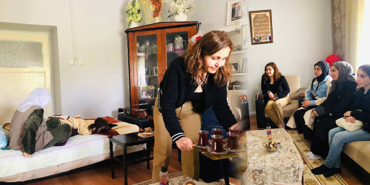 Kırıkkale’de yurt öğrencilerinden “Yalnız Değilsiniz” projesi ziyareti