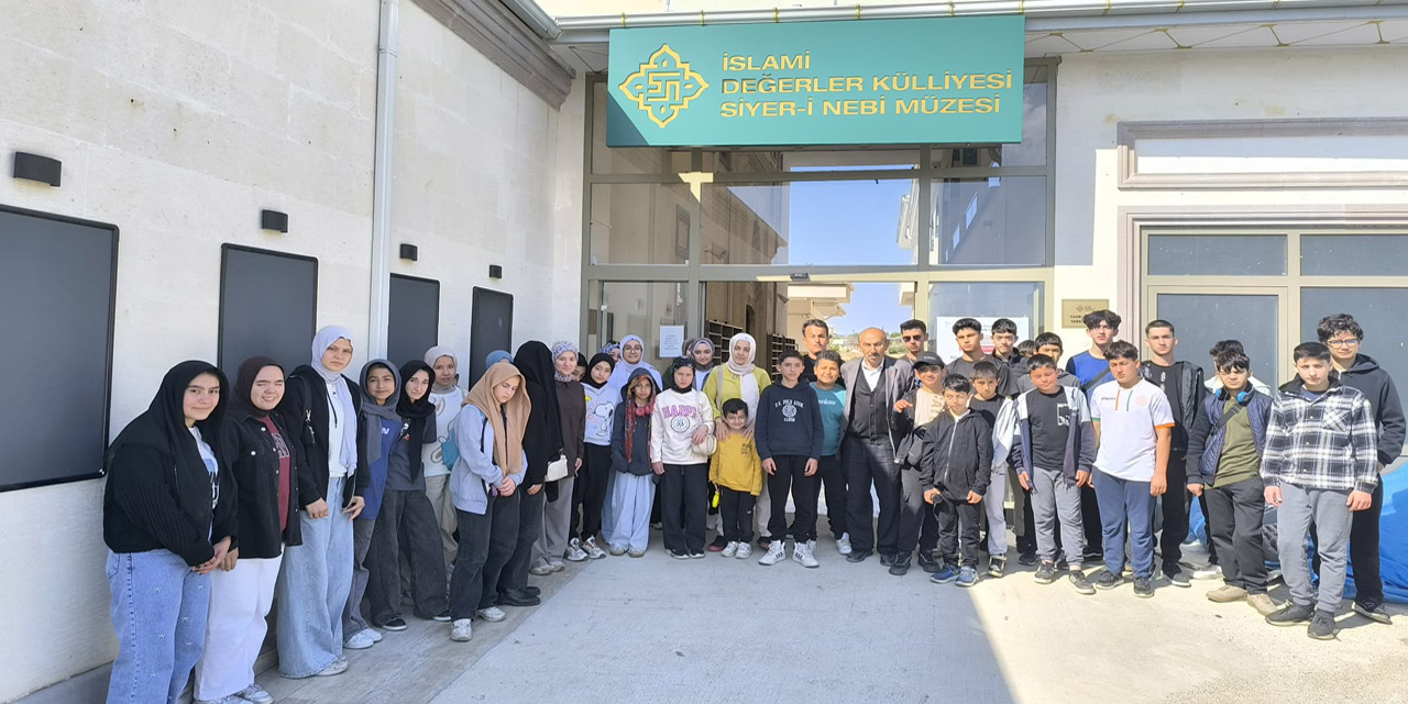Kırıkkale Siyeri Nebi Müzesi'ne ziyaretçi akını! Alanya'dan gelen hafızları ağırladı