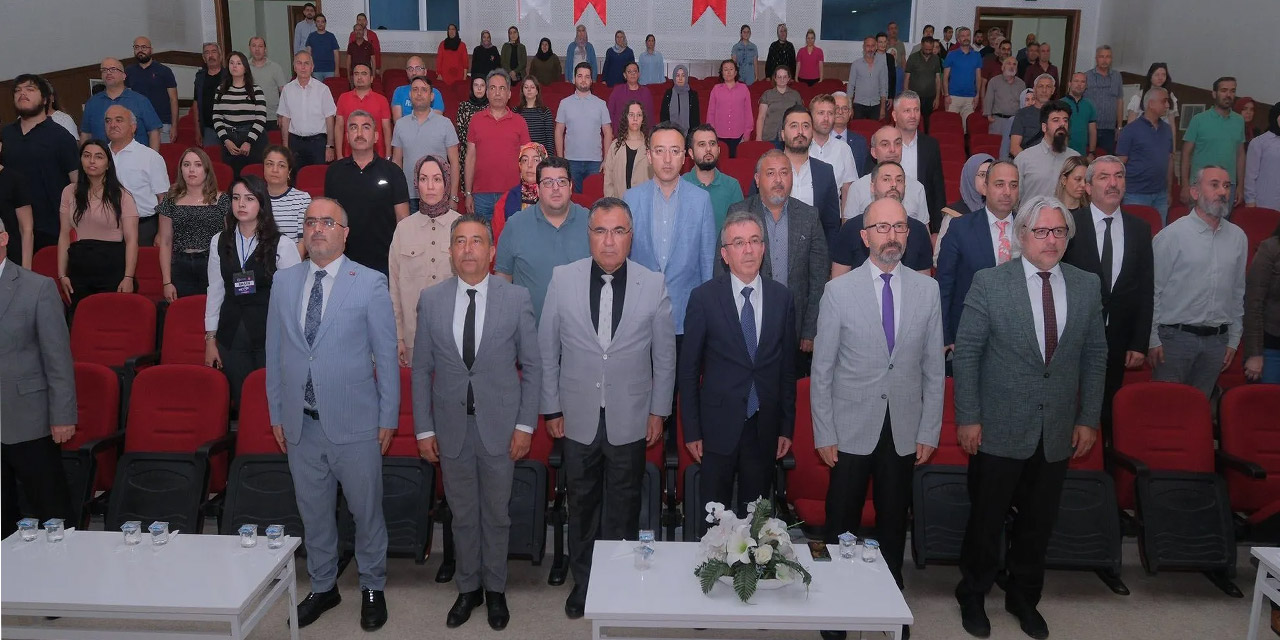 Kırıkkale'de ebeveynlikte doğru alışkanlıklar konuşuldu! Bilim kafe başladı