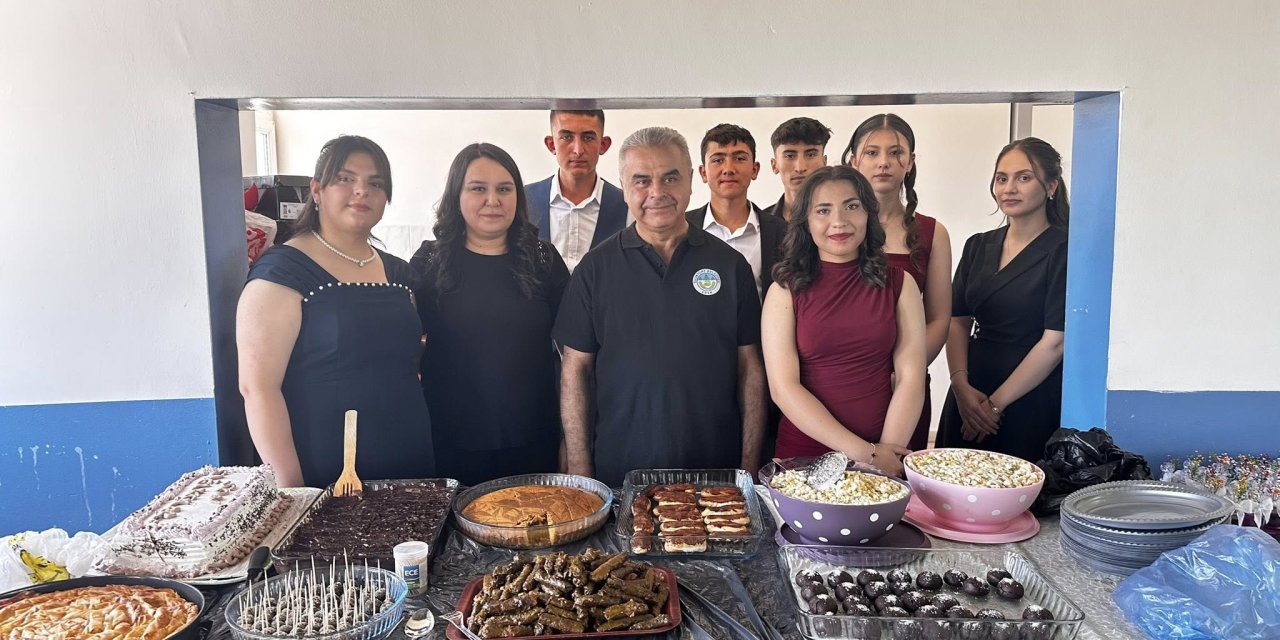 Başkan Çetiner mezuniyet coşkusuna ortak oldu