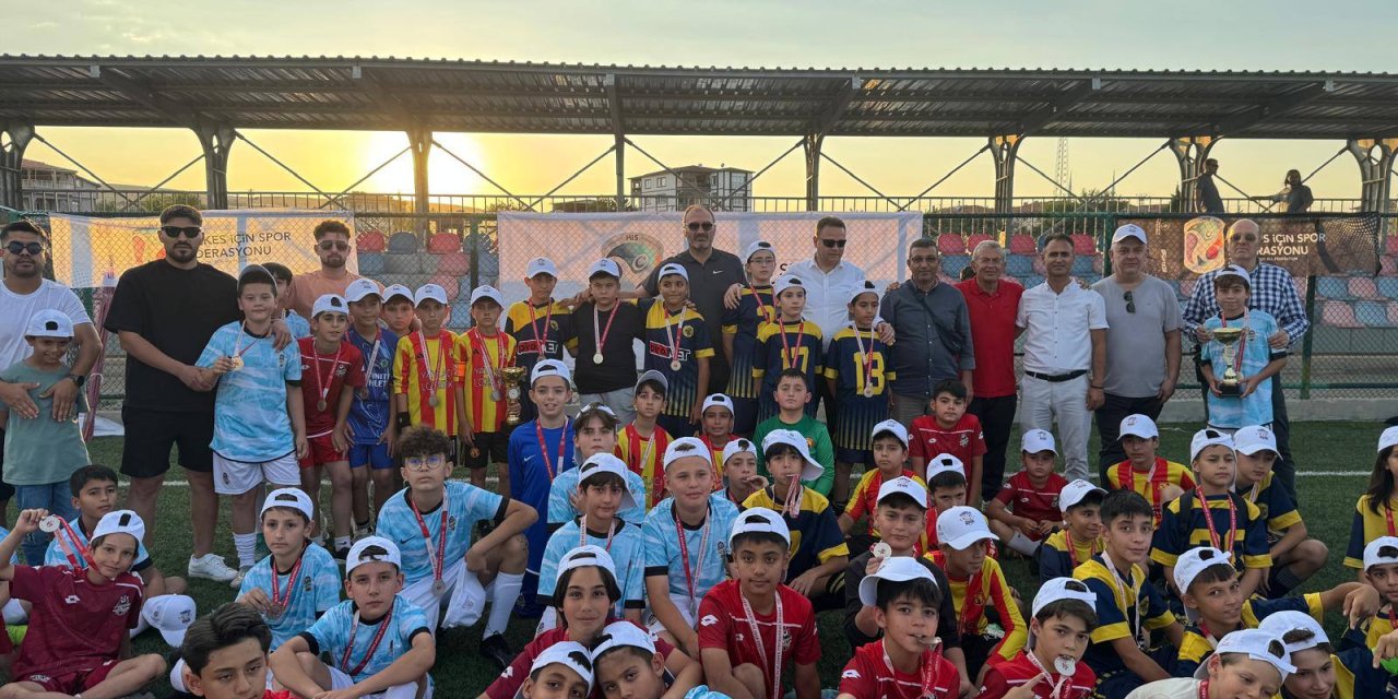 Minik futbolcular Kırıkkale’de sahneye çıktı