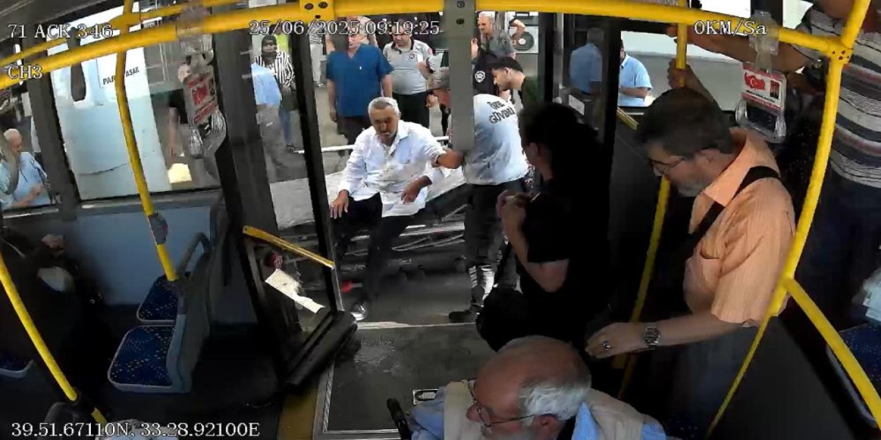 Otobüs şoförü fenalaşan yolcuyu hastaneye yetiştirmek için zamanla yarıştı