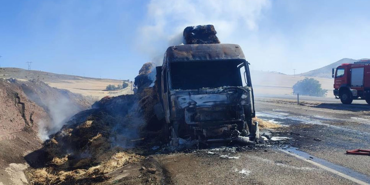 Kırıkkale'de saman yüklü tır alev alev yandı