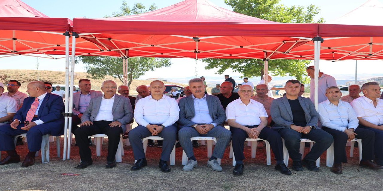 Başkan Önal, Hacıbey’de aşure programına katıldı