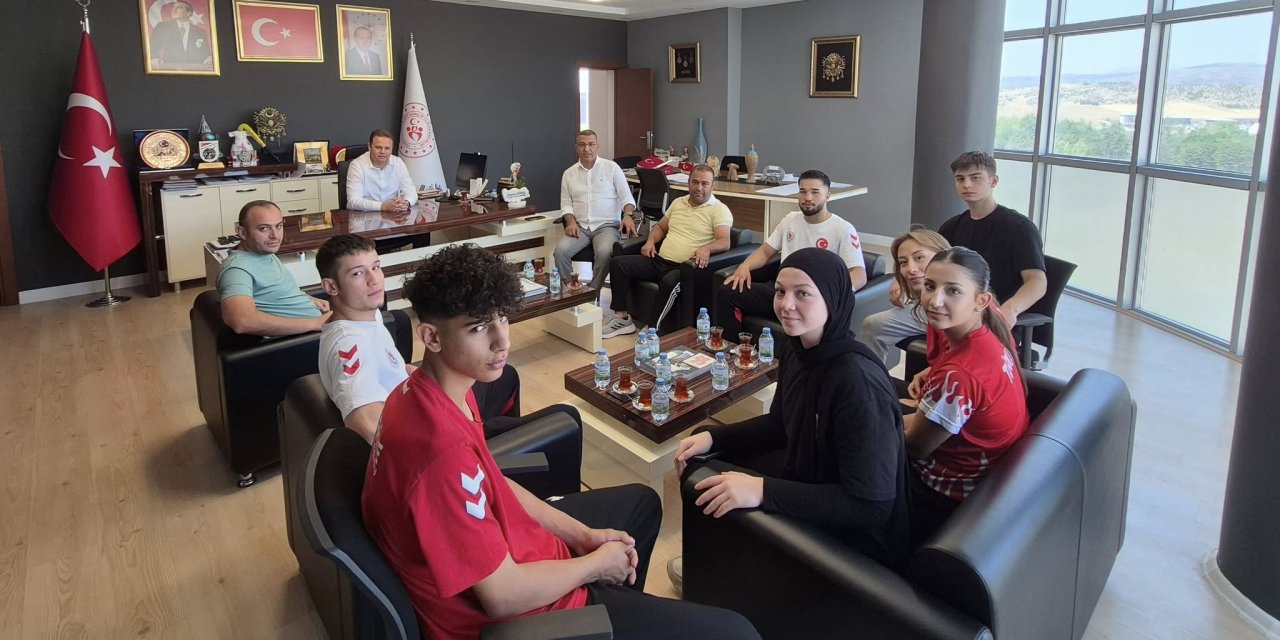 Kırıkkale’nin boks şampiyonları İl Müdürüyle buluştu