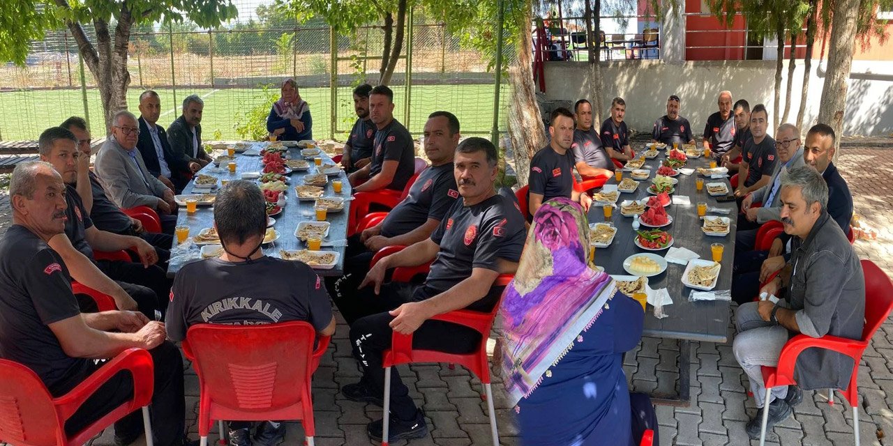 Kırıkkale’de komşuluk örneği: İtfaiyeye moral desteği