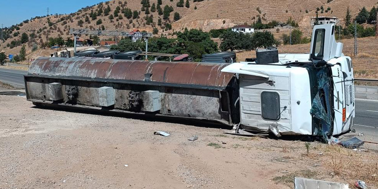 Tanker devrildi, yaralı sürücüye ilk müdahaleyi vatandaşlar yaptı