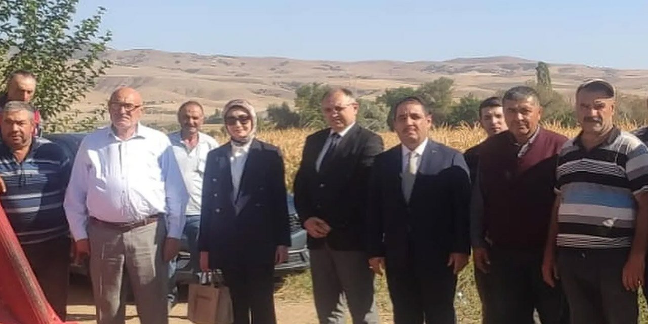 Üreticiye tam destek! Çelebi Kaymakamı, Karabucak Köyü’nde mısır hasadına katıldı!