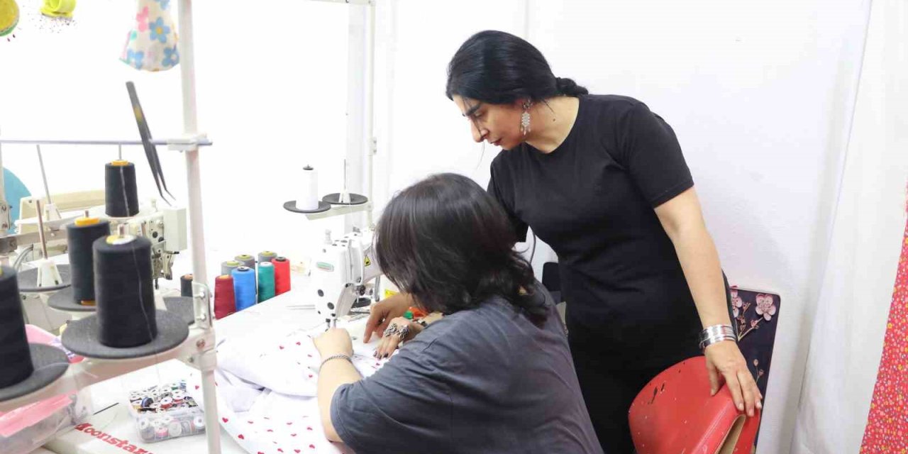 Anne-kızın ortak hayali: 25 yıllık düzenini kızı için bırakan terzi Hatice Kılıç, Eskişehir’de yeni bir sayfa açtı