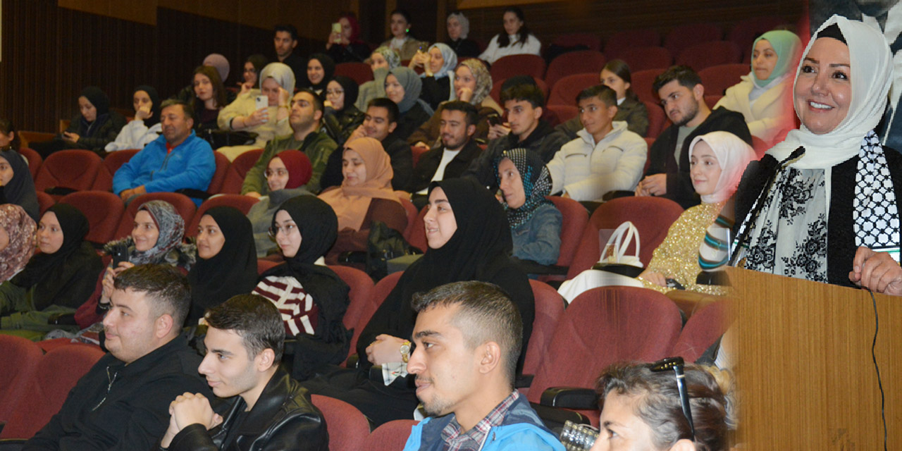 Üniversitede Filistin duyarlılığı: Kudüs'ün önemi ve Sumud Filosu deneyimleri yaylaşıldı