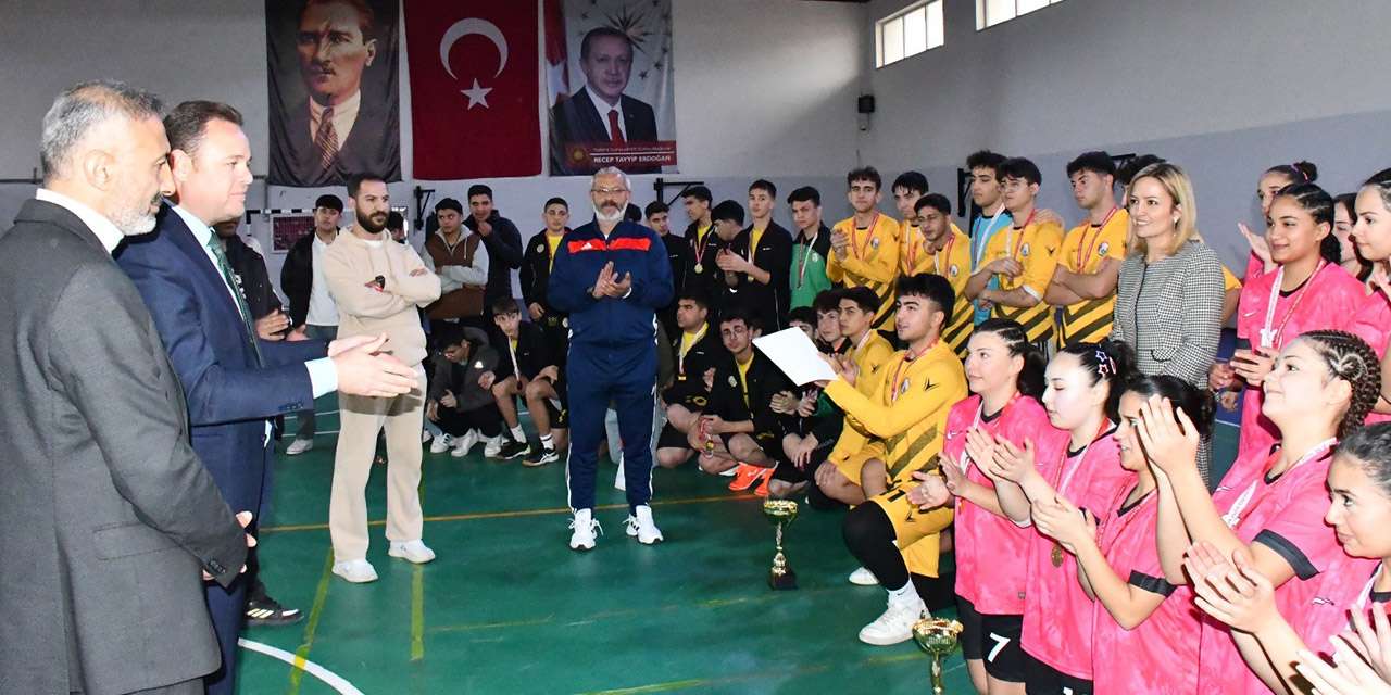 Kırıkkale'de okul sporları Hentbol Müsabakaları şampiyonları belli oldu!
