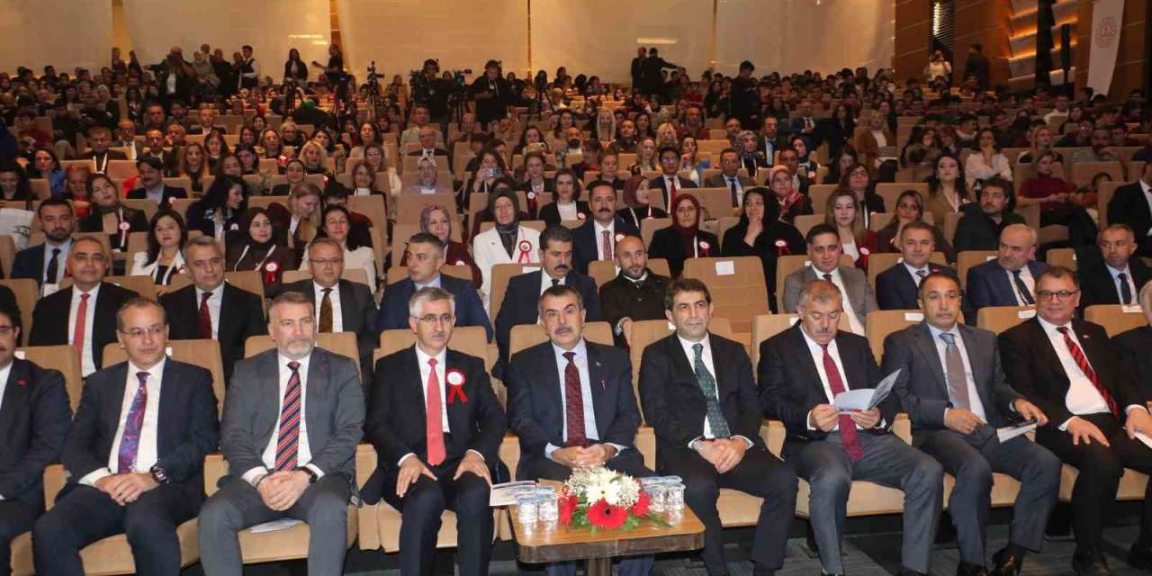 Bakan Tekin: "Her çocuk ve her insan bizim gözümüzde eşittir"