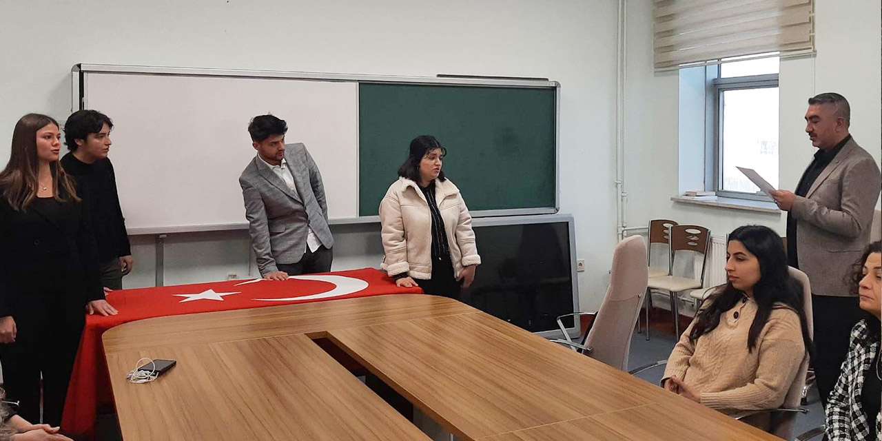 Türk Bayrağına el basarak yemin edip göreve başladılar