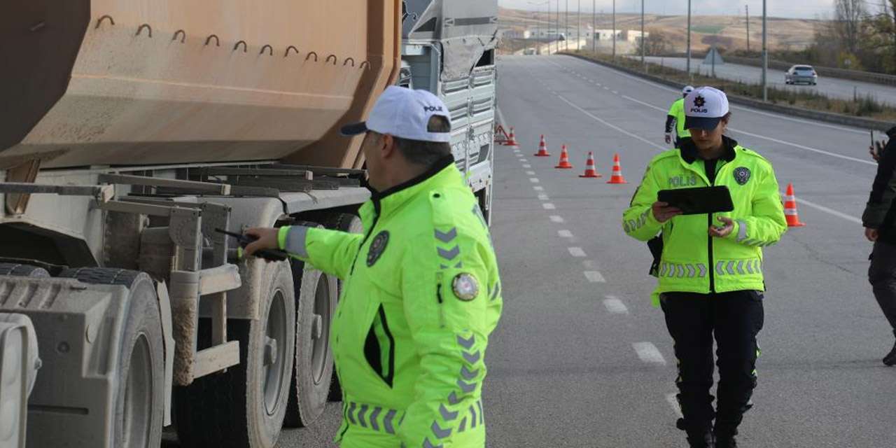 Ankara'da kış lastiği denetimi: Yük taşıyan araçlara ceza yağdı