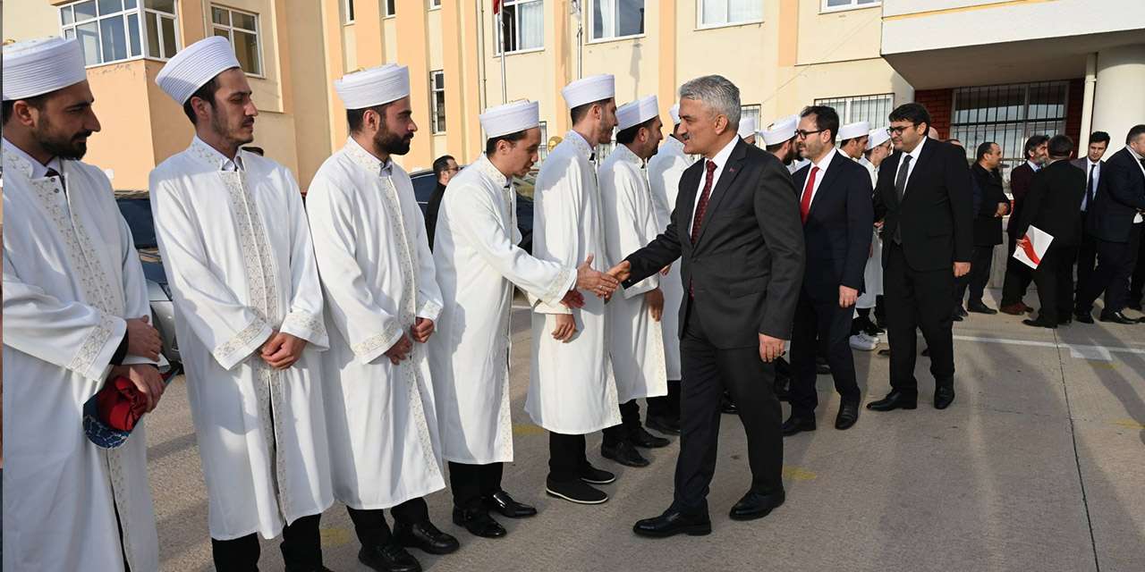 Dini İhtisas Merkezi 3. dönem mezunlarını verdi